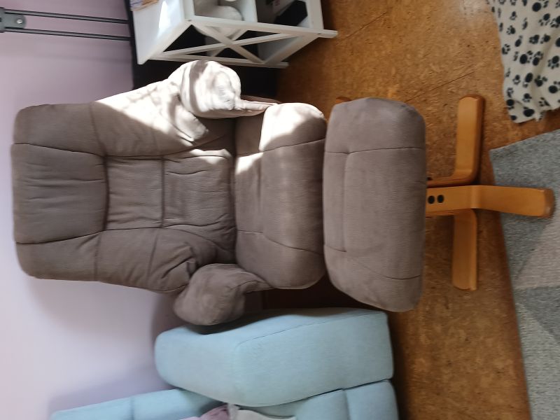 Sessel mit Hocker Lehne verstellbar. Und 3 Küchenstühle
