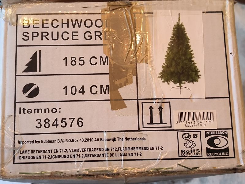 Schöner künstlicher Weihnachtsbaum 1,85m hoch mit Lichterkette