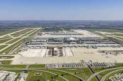 Luftaufnahme des Flughafens München / Fotograf: Michael Fritz / Quelle: Flughafen München