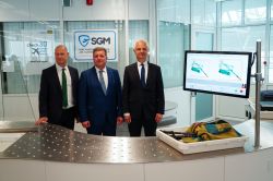 Quelle: StMB / Münchens Flughafen-Chef Jost Lammers, Bayerns Verkehrsminister Christian Bernreiter und Oberbayerns Regierungspräsident Dr. Konrad Schober.